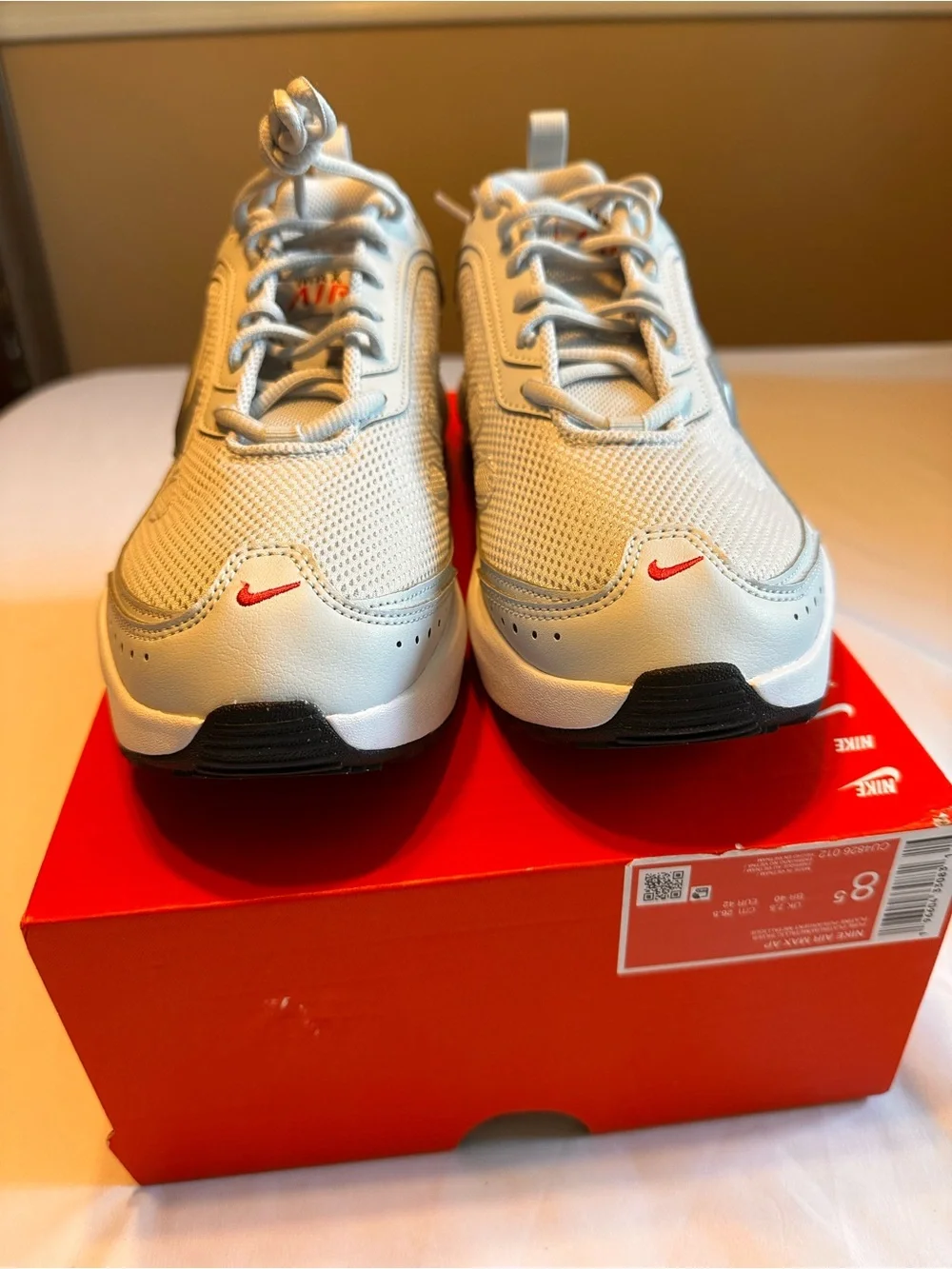 Nike Air Max AP  Men’s Silver/Metallic Mesh Sneakers Size 8.5 Box No Lid.